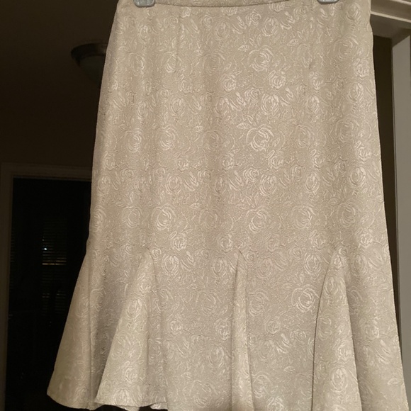 Donny and Nicole two piece suite size 8 beige - Picture 3 of 6